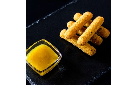 Сирні палички з соусом Манго